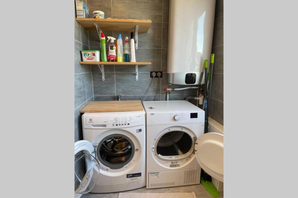 Appartement De Adrien Garage Prive Charleville-Mezieres Bagian luar foto